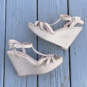 Nina gold glitter is wedges